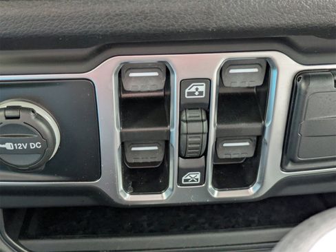 Used 2025 Jeep Wrangler Sport image 25