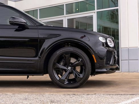 Used 2024 Bentley Bentayga AWD/4WD image 8
