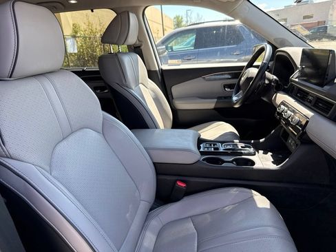 Used 2023 Honda Pilot Elite image 3
