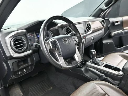 Used 2016 Toyota Tacoma Limited RWD image 11