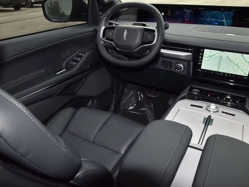 New 2026 Lincoln Navigator Reserve AWD/4WD image 16