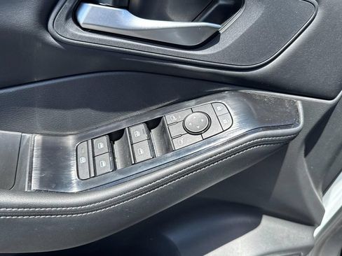 Certified 2026 Nissan Rogue SV FWD image 15