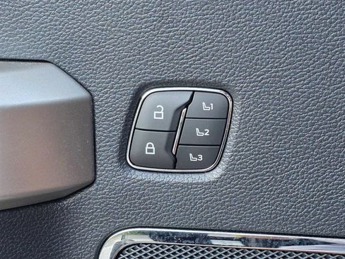 Used 2022 Ford F250 Lariat w/ Black Appearance Package AWD/4WD image 29