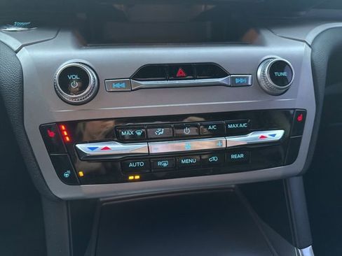 Used 2022 Ford Explorer XLT w/ Equipment Group 202A image 23