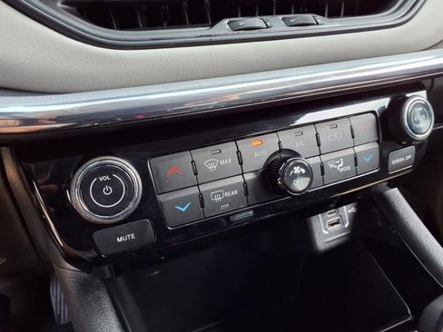 Used 2022 Jeep Compass Limited w/ Sun and Sound Group image 32