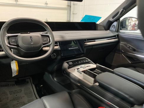 Used 2025 Lincoln Navigator L Reserve w/ Jet Appearance Package image 23