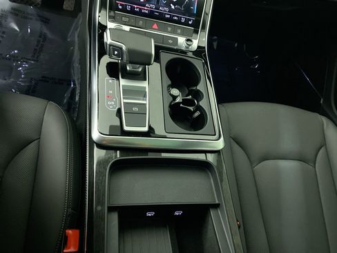 Used 2025 Audi Q8 Premium Plus w/ Premium Plus Package image 15