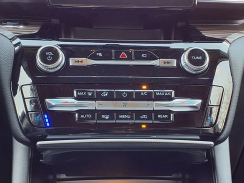 Used 2023 Ford Explorer Limited w/ Class IV Trailer Tow Package image 13