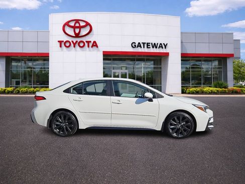 Used 2024 Toyota Corolla SE w/ SE Premium Package FWD image 4