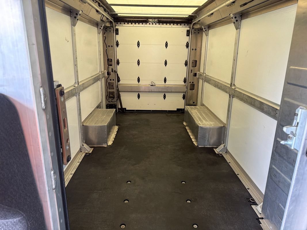Used 2024 Chevrolet Brightdrop 600 w/ Commercial Equipment Package AWD/4WD image 18