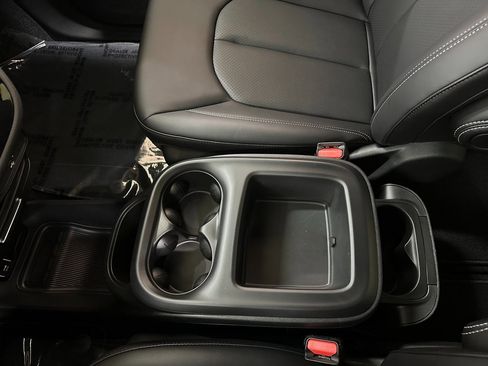 New 2026 Chrysler Pacifica Select image 32