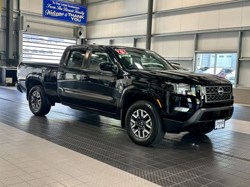 Used 2023 Nissan Frontier SV w/ Technology Package AWD/4WD image 3