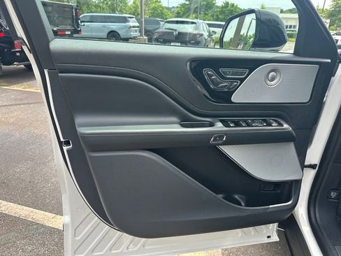 New 2026 Lincoln Aviator Reserve w/ Luxury Package AWD/4WD image 11