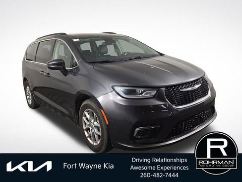 Used 2022 Chrysler Pacifica Touring-L FWD image 5
