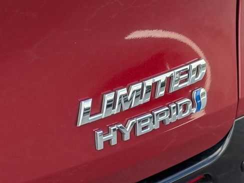 Used 2024 Toyota Sienna Limited image 13