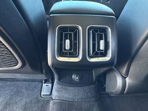 Used 2024 Kia Sorento S image 25