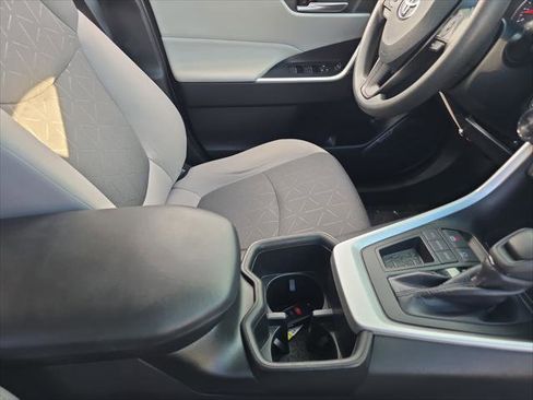 Certified 2022 Toyota RAV4 XLE w/ Convenience Package FWD image 18