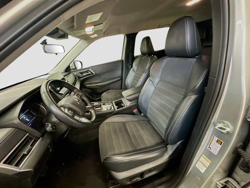 Used 2024 Mitsubishi Outlander SE image 13