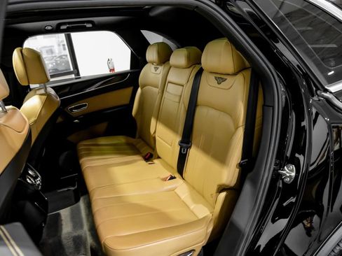 Used 2019 Bentley Bentayga AWD/4WD image 35