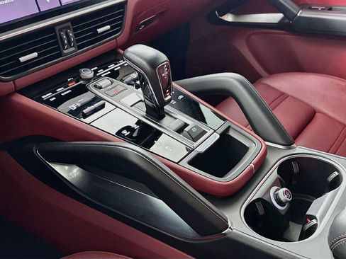 Certified 2021 Porsche Cayenne Turbo AWD/4WD image 20
