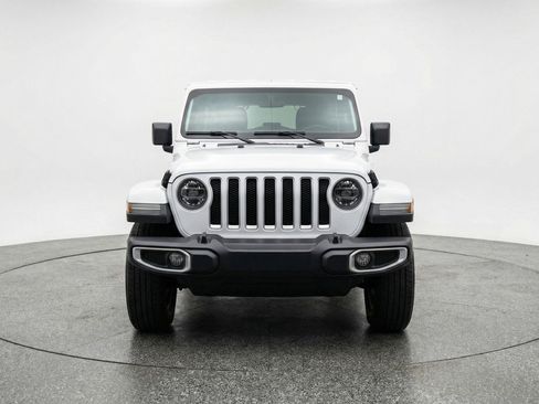 Used 2025 Jeep Wrangler Sahara image 2