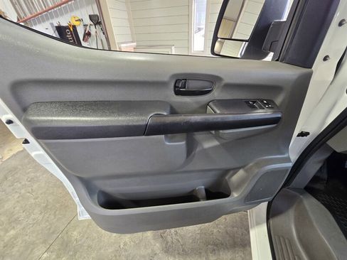 Used 2019 Nissan NV 2500 SV image 12