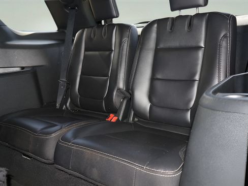 Used 2019 Ford Explorer Limited w/ Ford Safe & Smart Package FWD image 12