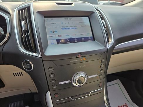 Used 2020 Ford Edge Titanium FWD image 26