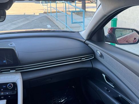 Used 2025 Hyundai Elantra Limited image 37