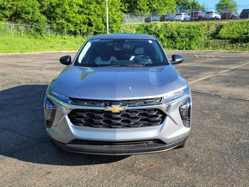 New 2026 Chevrolet Trax LS w/ Driver Confidence Package FWD image 4