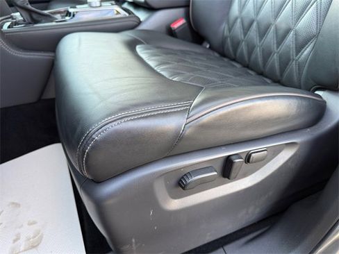 Used 2024 Nissan Armada Platinum image 30