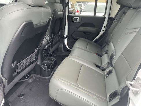 New 2025 Jeep Gladiator Mojave w/ Convenience Group image 31