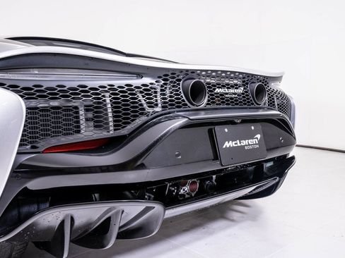 Used 2023 McLaren Artura RWD image 11