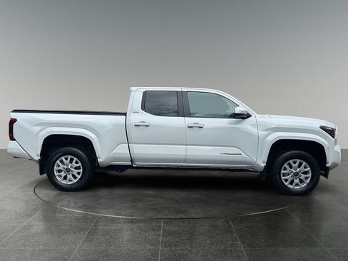 Used 2024 Toyota Tacoma SR5 AWD/4WD image 10