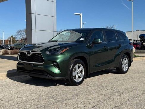 Used 2024 Toyota Highlander LE image 7