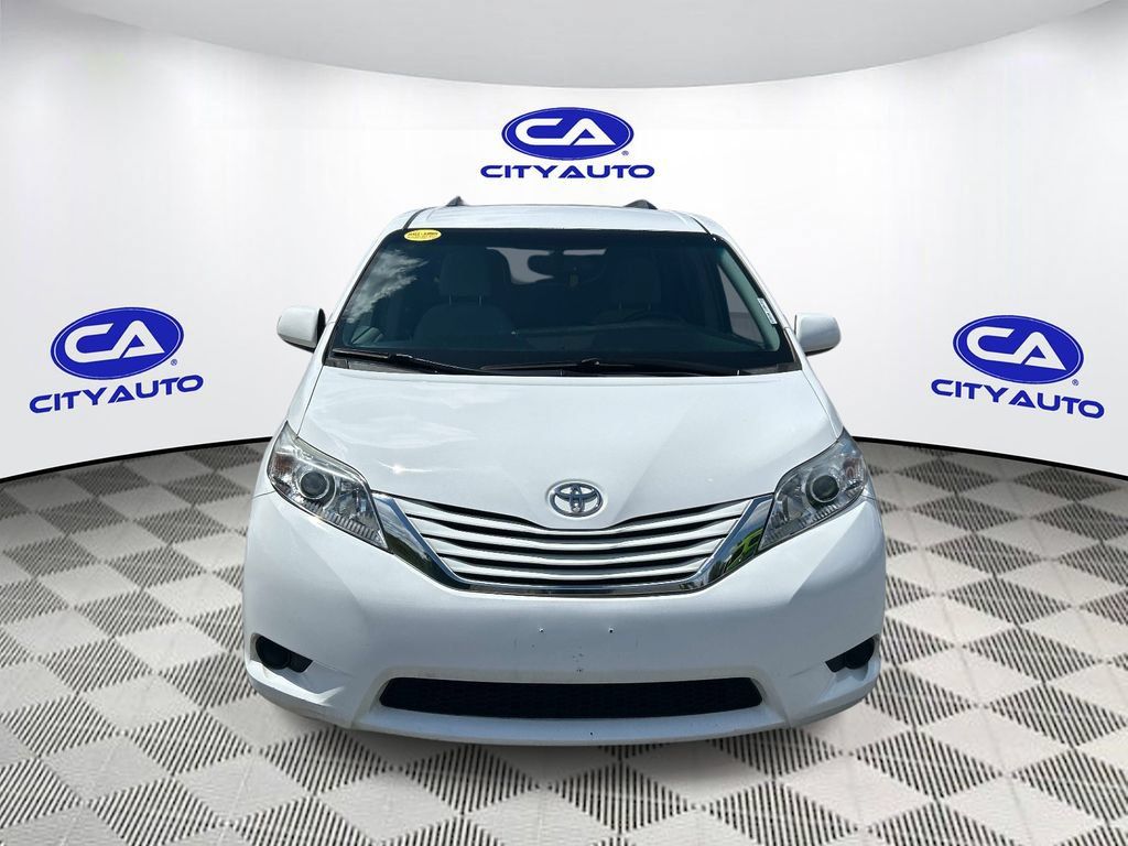 Used 2017 Toyota Sienna LE FWD image 10