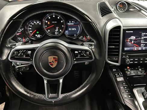 Used 2018 Porsche Cayenne Platinum Edition image 21