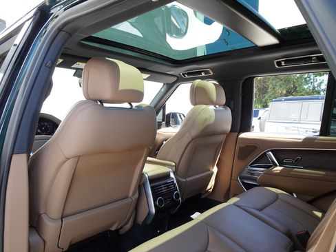Used 2025 Land Rover Range Rover SE AWD/4WD image 14