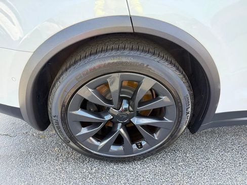 Used 2022 Tesla Model X image 39