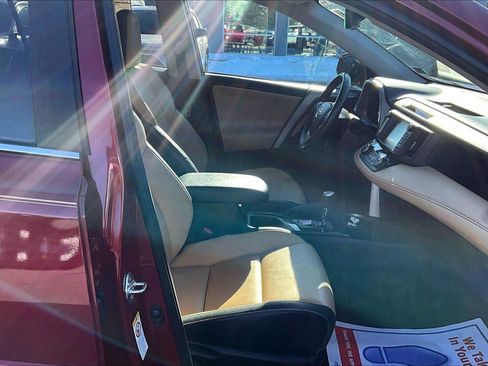 Used 2018 Toyota RAV4 Limited image 7