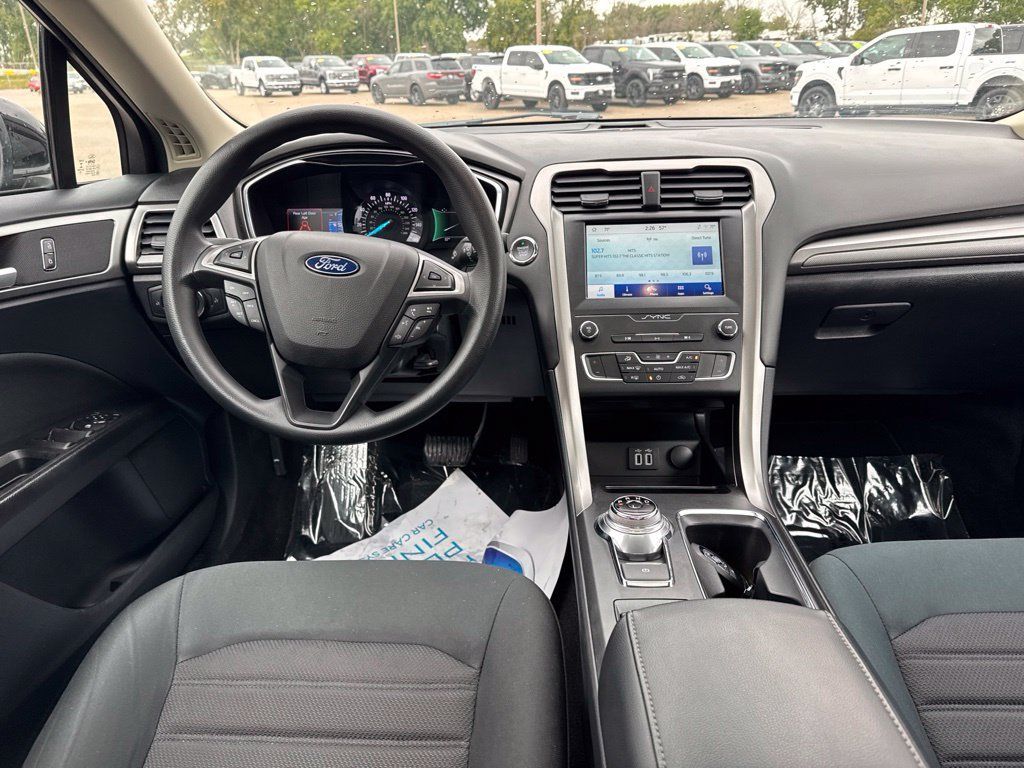 Used 2020 Ford Fusion SE FWD image 9