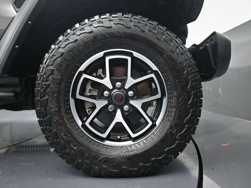 Used 2024 Jeep Gladiator Rubicon w/ Convenience Group AWD/4WD image 5