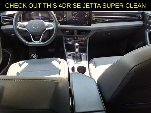 Used 2025 Volkswagen Jetta SE FWD image 10