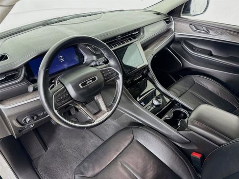 Used 2022 Jeep Grand Cherokee L Limited image 10