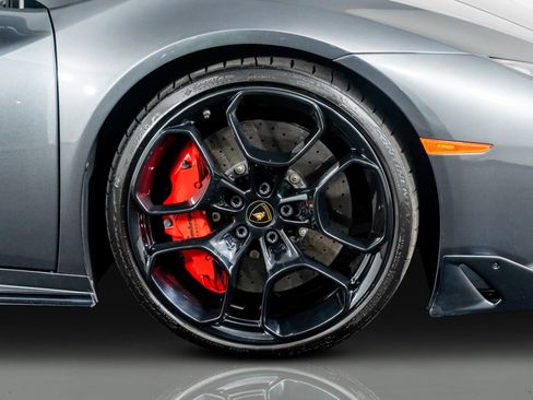 Used 2017 Lamborghini Huracan LP 610-4 image 8