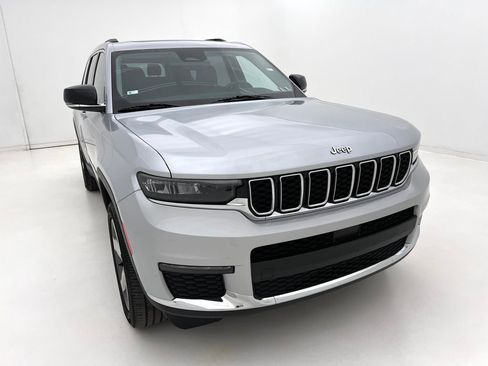 Used 2021 Jeep Grand Cherokee L Limited AWD/4WD image 3