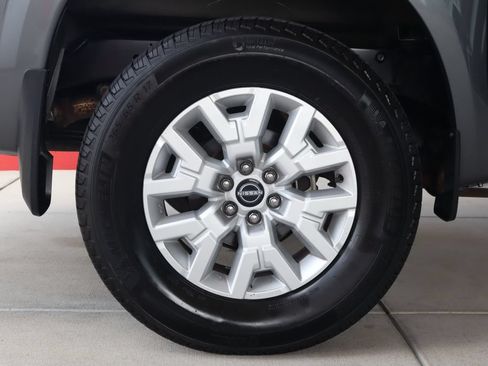 Used 2022 Nissan Frontier SV w/ SV Premium Package AWD/4WD image 12