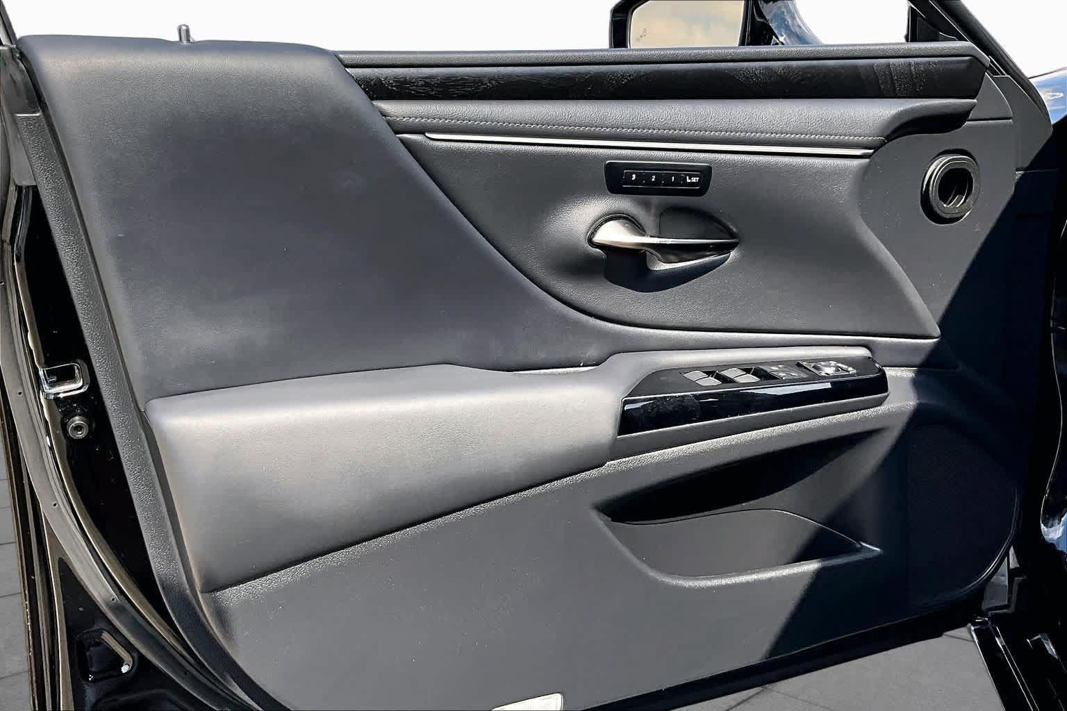 Used 2024 Lexus ES 350 w/ Premium Package FWD image 19