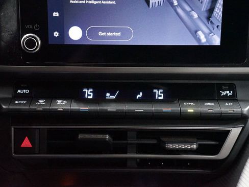 Certified 2025 Toyota Camry SE image 21