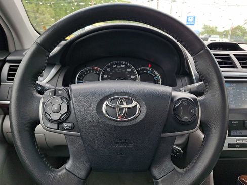 Used 2012 Toyota Camry XLE w/ Leather Pkg FWD image 19
